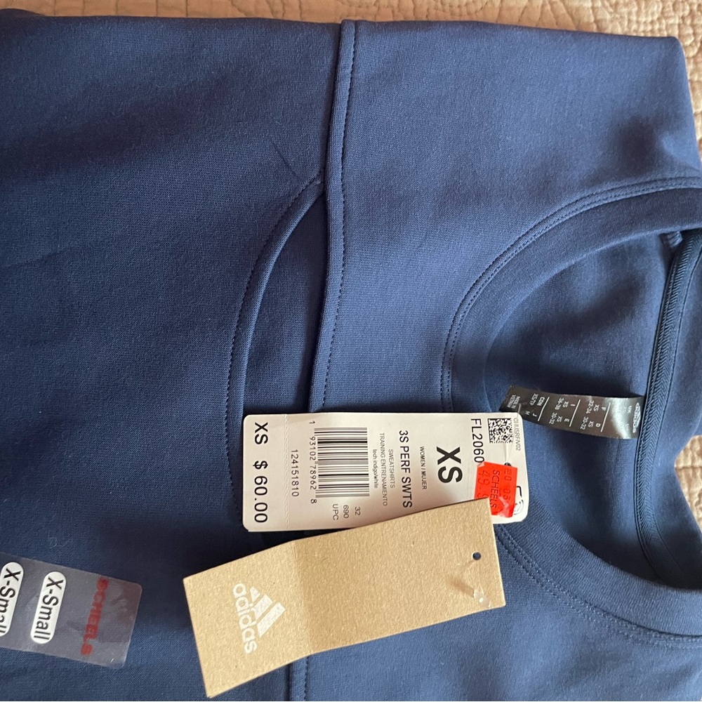 Adidas Youth very stylish sweatshirt. Has a little opening above the décolleté.